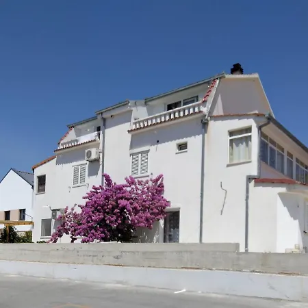 Lastro Apartment